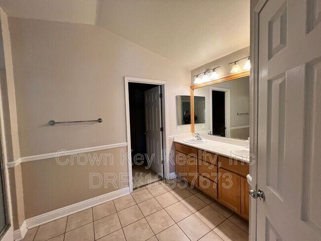 Building Photo - 673 Nacomis Ct