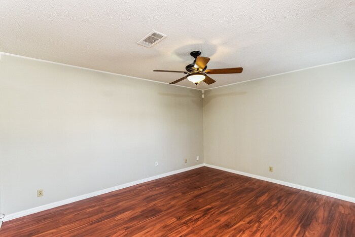 Building Photo - 218 Leighton Dr