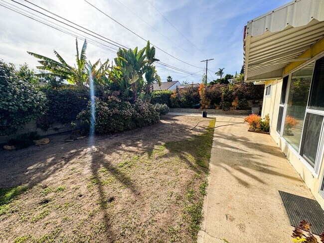 Building Photo - COMING SOON - Charming 3 bedroom 2 bath townhouse