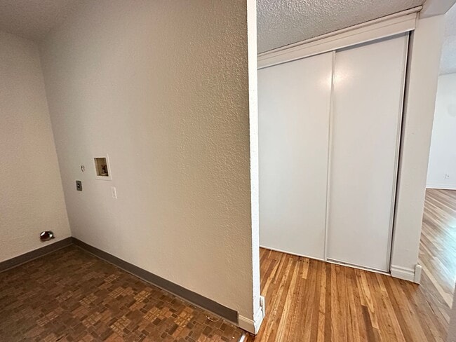 Building Photo - Charming 2 Bedroom, 1 Bath Finch Arboretum Area Home