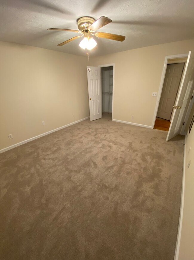 Building Photo - Watkinsville Gem! Cul-de-Sac + Creek Frontage in Cedar Hills - Available Now!