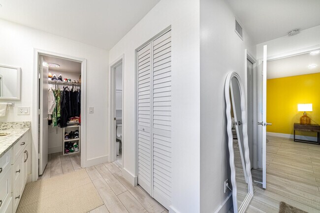 Building Photo - 2920 SW 15th St