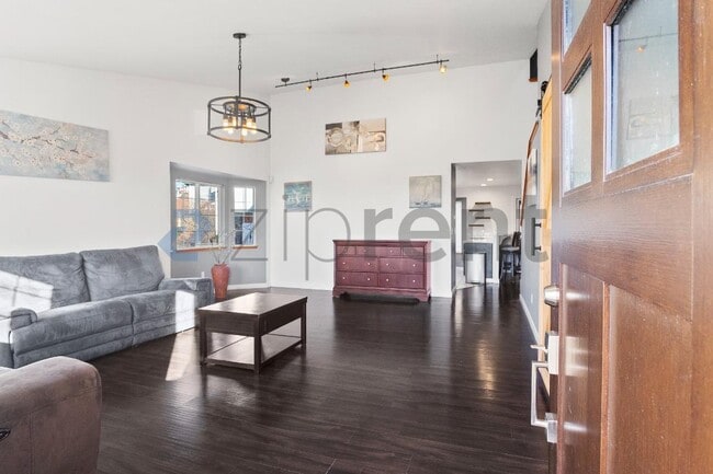 Building Photo - 8115 77th Ave NE