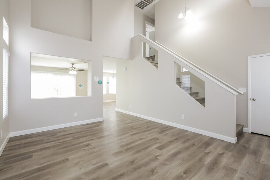Building Photo - 162 Mirador St