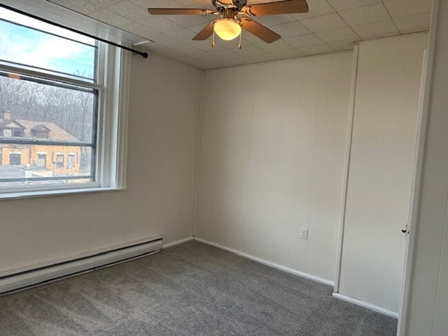 Building Photo - 8 Market St