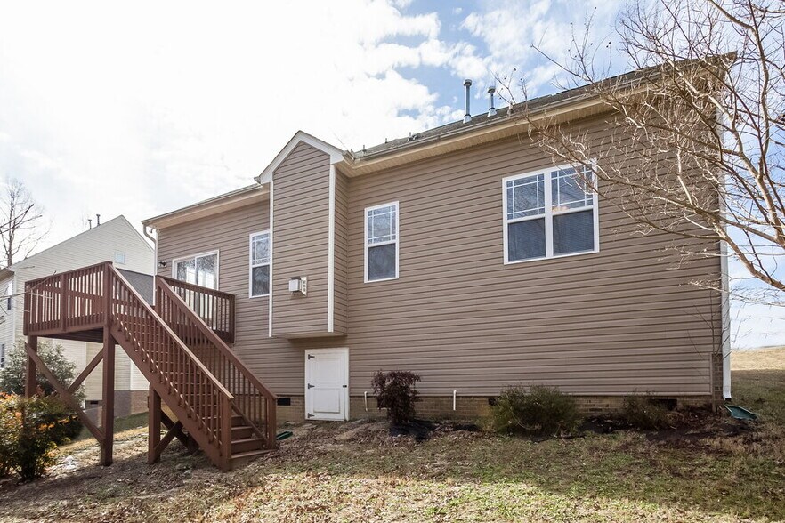 Building Photo - 200 Willowbrook Cir