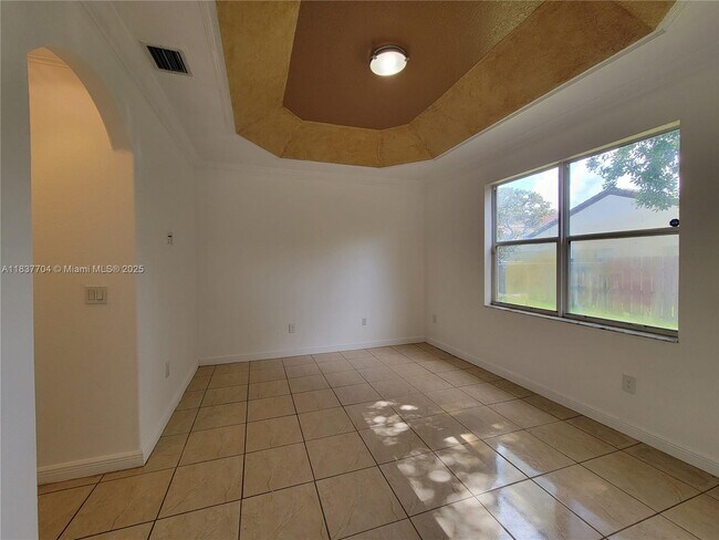 Building Photo - 4949 SW 134th Ave