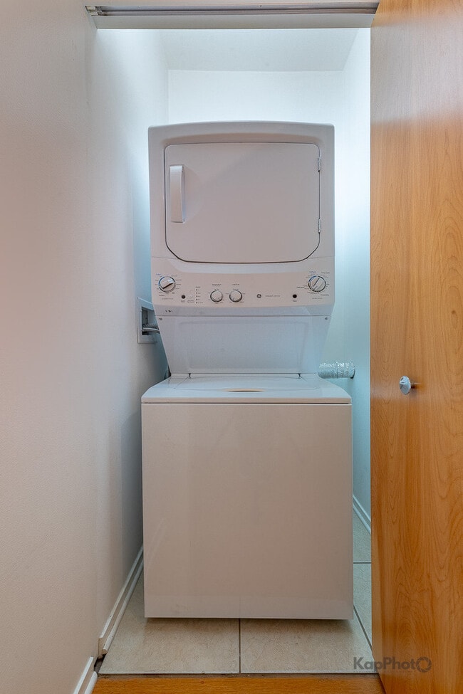 Building Photo - 2935 N Clybourn Ave