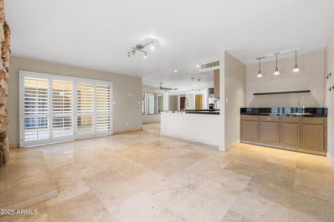 Building Photo - 8624 N Timberlane Dr