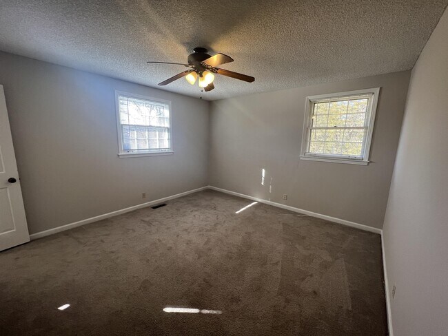 Building Photo - 2900 Moss Spring Dr
