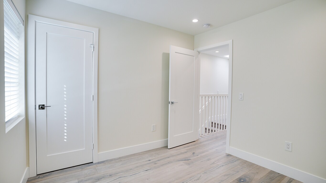 Building Photo - 3938 S Victoria Ave