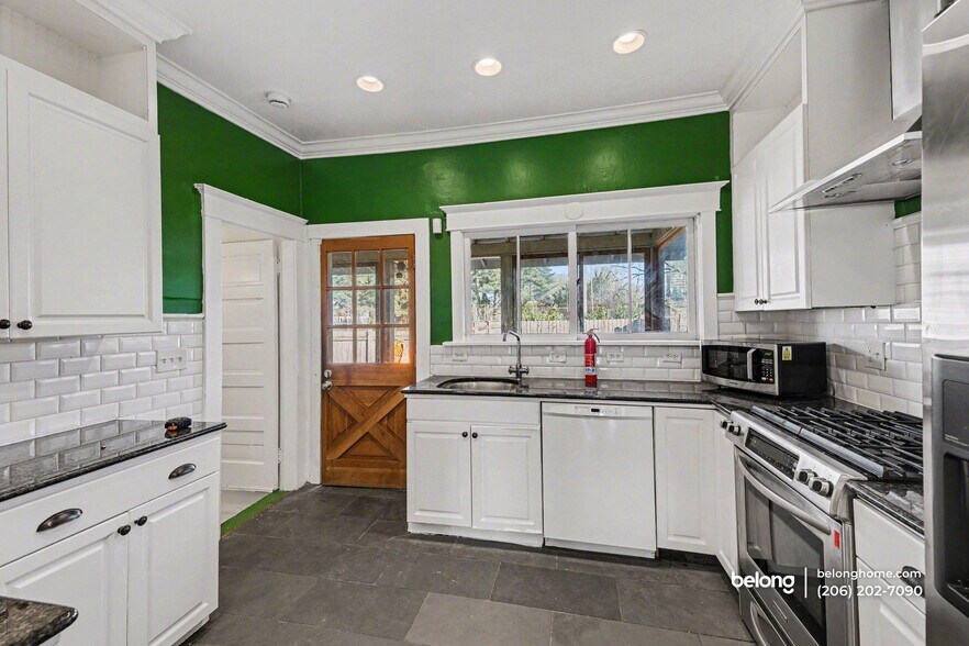 Building Photo - 4748 7th Ave NE