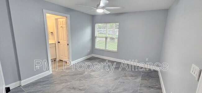 Building Photo - 1120 Lincoln Terrace