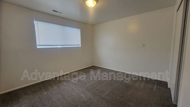Building Photo - 364 E 1550 S St