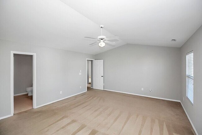 Building Photo - Spacious 3BD/2.5BA Home in Cabarrus Crossing!