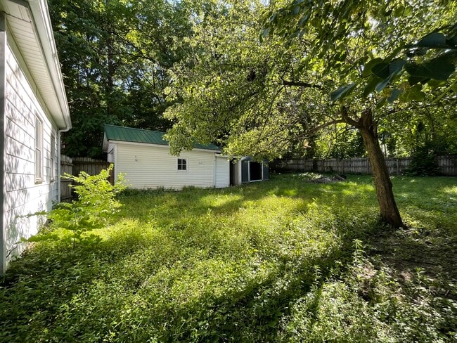 Building Photo - 812 42nd St