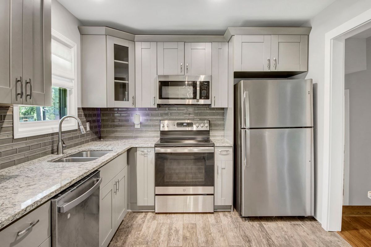 Building Photo - 2692 Rockcliff Rd SE