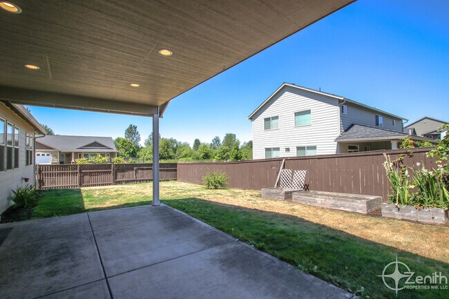 Building Photo - 10800 NE 104th Cir
