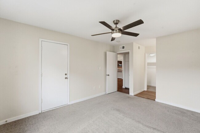 Building Photo - 10828 N Biltmore Dr