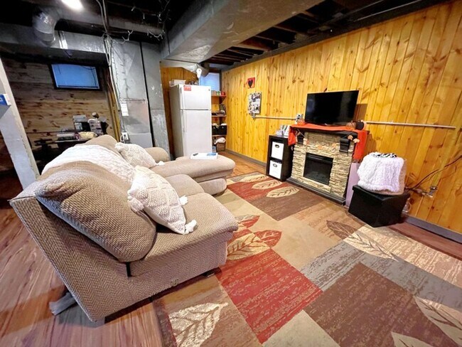 Building Photo - 14 N Breese Terrace