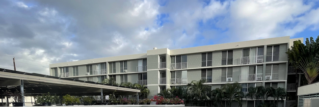 Building Photo - 2 Bed, 1 Bath, 2 Parking in Moiliili, Swim...