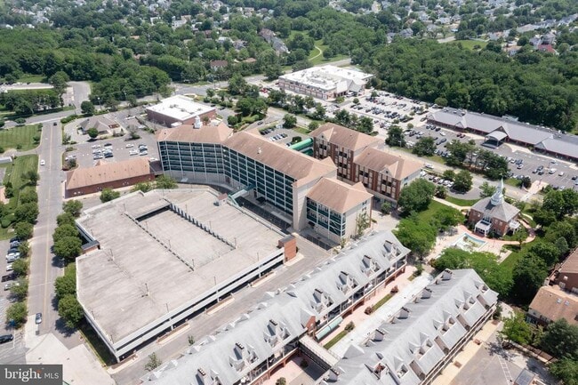 Building Photo - 6070 Main St