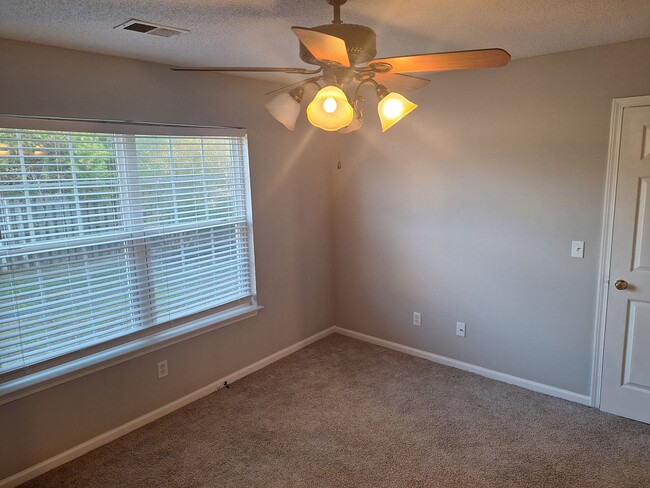 Building Photo - Adorable Three Bedroom Condo in Chapin SC