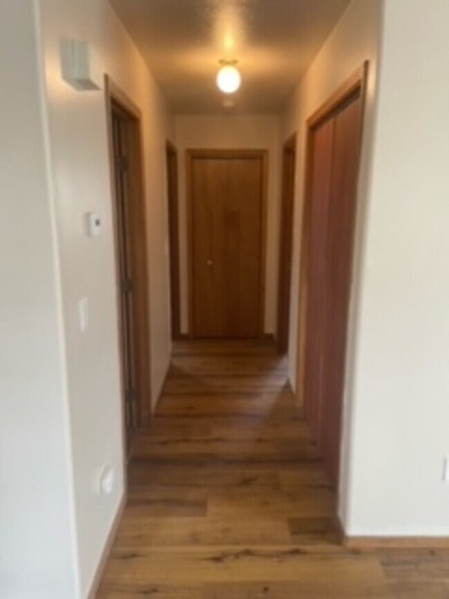 Building Photo - 2 Bedrooms 1 Bathroom 4 Plex - Belgrade