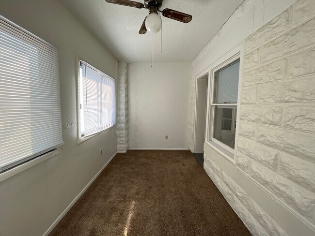 Building Photo - 469 Herschel St
