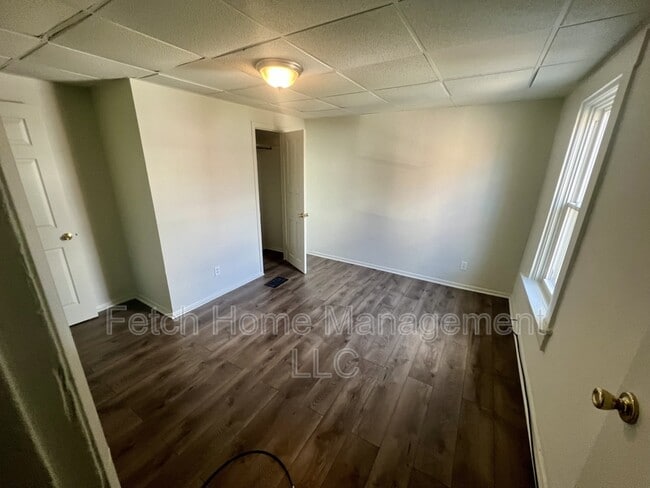 Building Photo - 615 Lake St