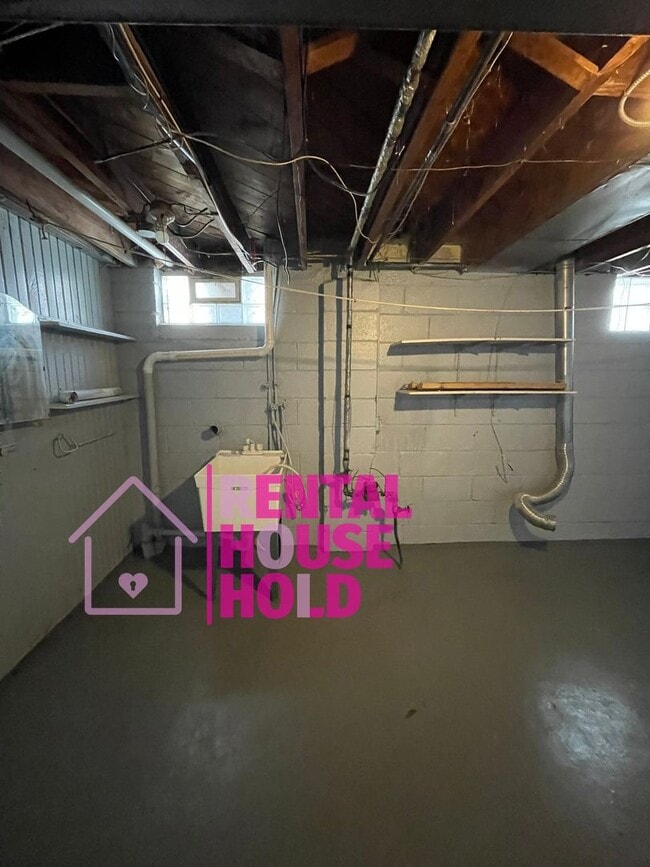 Building Photo - Cozy 3-Bedroom Bungalow for Rent: A Perfec...