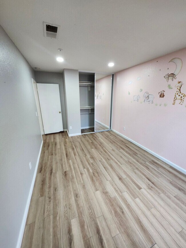 Building Photo - Beautiful 5 Bedroom House fully remodeled....
