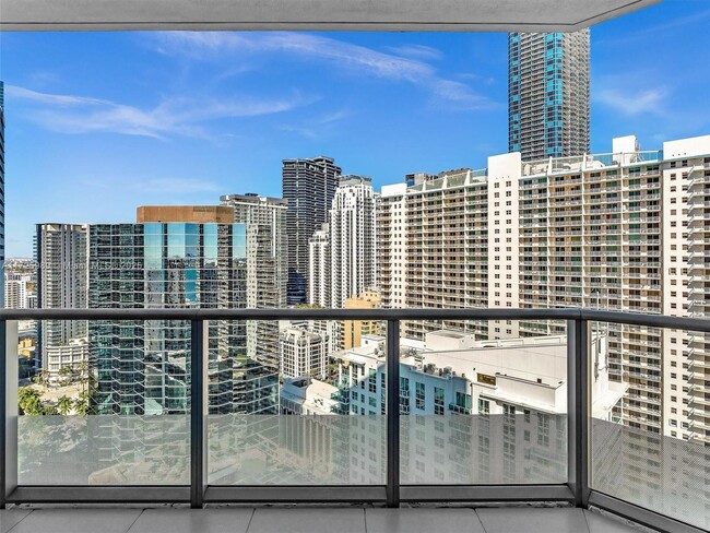 Building Photo - 1300 Brickell Bay Dr