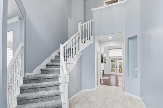 Building Photo - 201 Las Brisas St