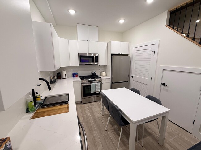 Building Photo - 27 Graham St