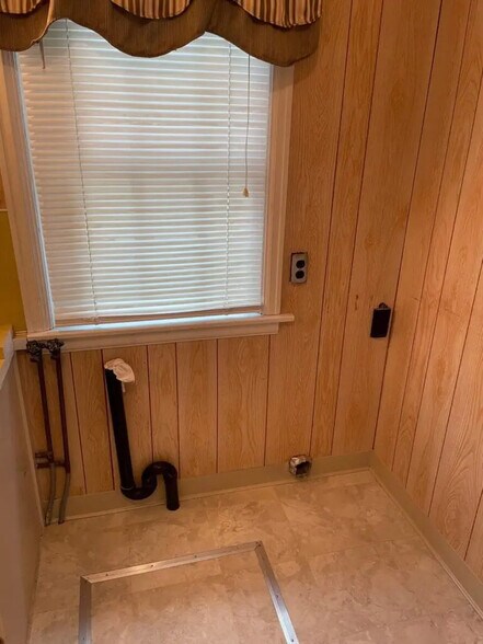 Building Photo - 3409 Division Hwy