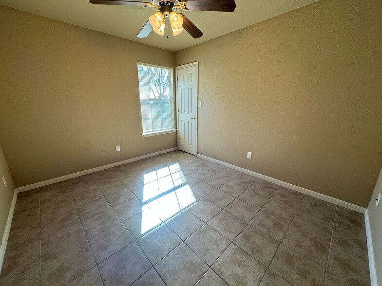 Building Photo - 1300 Powder River Dr