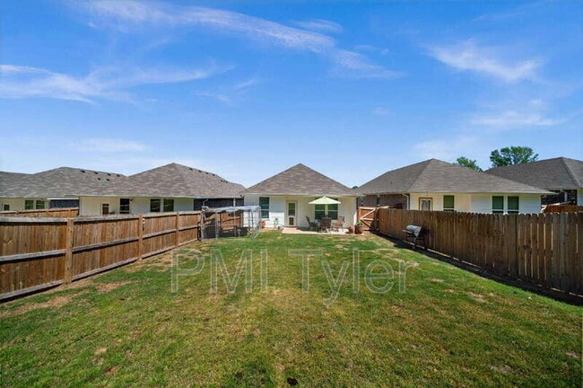 Building Photo - 134 Blue Bird Ln