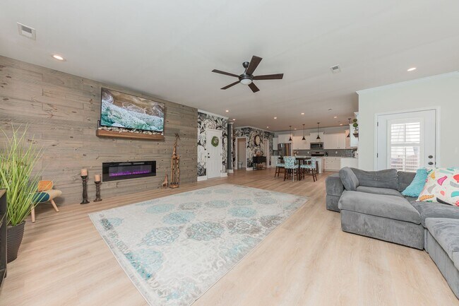 Building Photo - Coastal Elegance on a Spacious Corner Lot in Kings Harbor