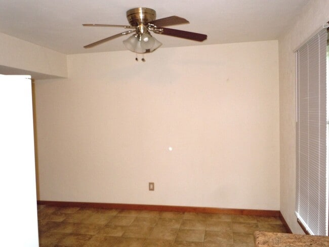 Building Photo - 1811-1817 Parkview