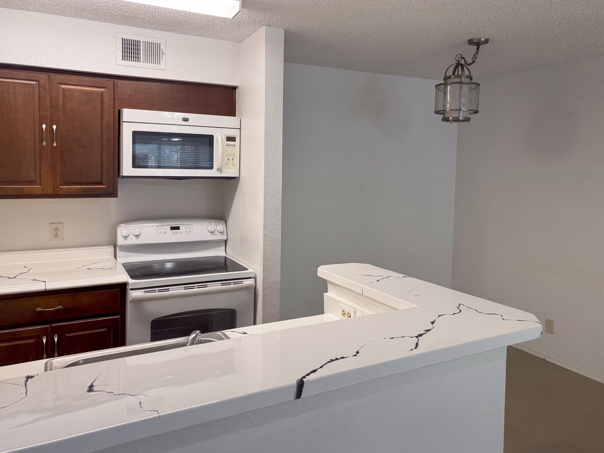 Building Photo - 2946 S University Dr