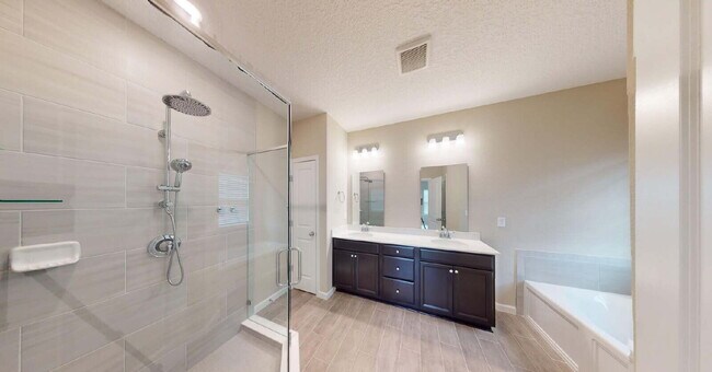 Building Photo - 3965 Cloverdale Ct