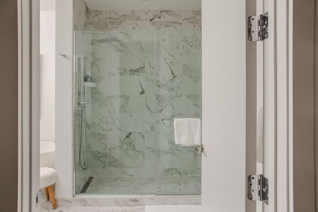 Building Photo - 60 E Randolph St