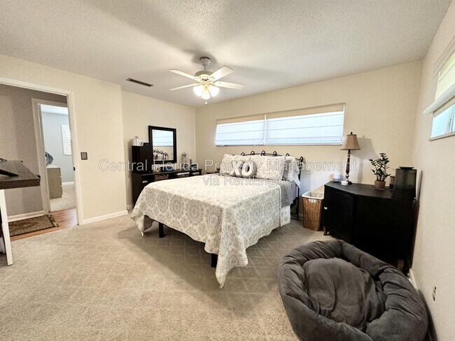 Building Photo - 3137 Thistlehill Dr