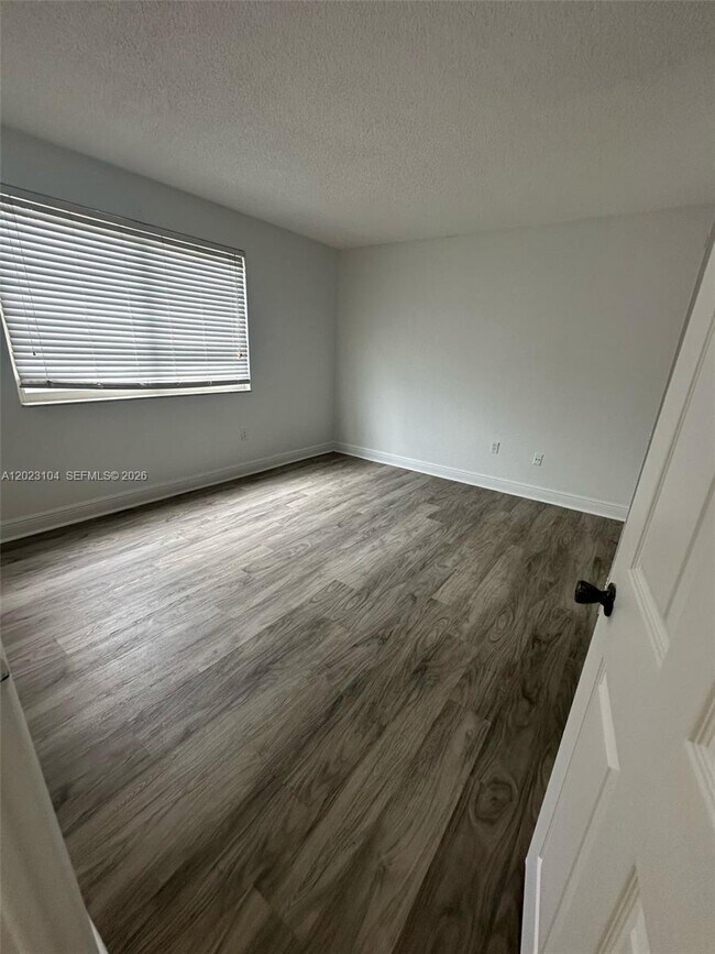 Building Photo - 6930 Miami Gardens Dr
