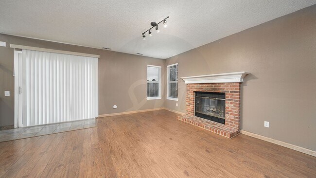 Building Photo - Four bedroom in Gatehouse Village with Fenced Yard and Views!
