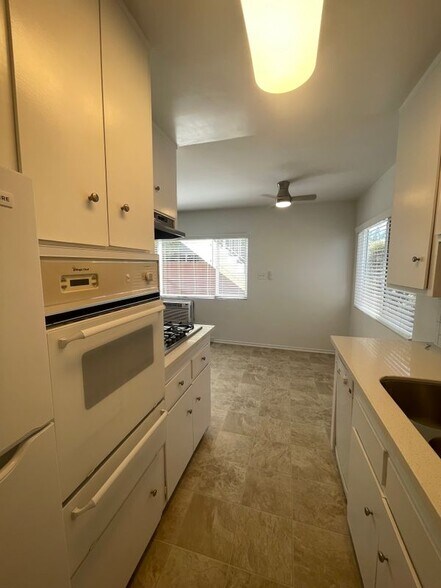 Building Photo - 744 Pier Ave