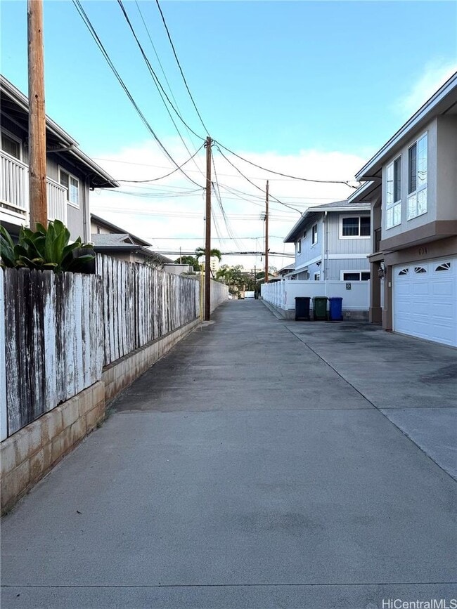 Building Photo - 2 bedroom, 1 bath in Kaimuki!