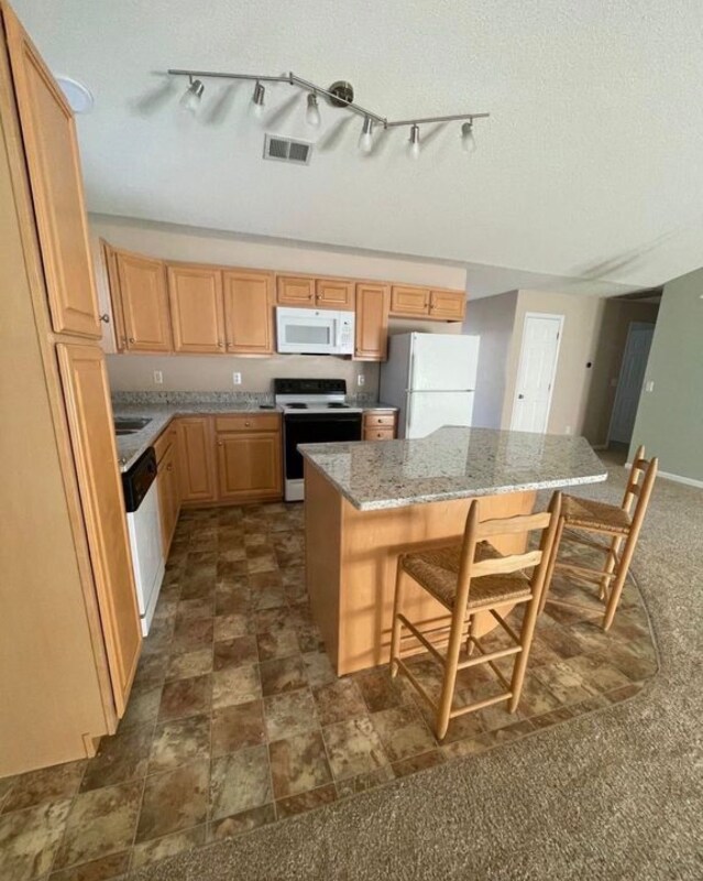 Building Photo - 28 Sweetland Ct