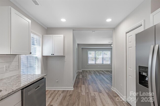 Building Photo - 2237 Ashley Rd